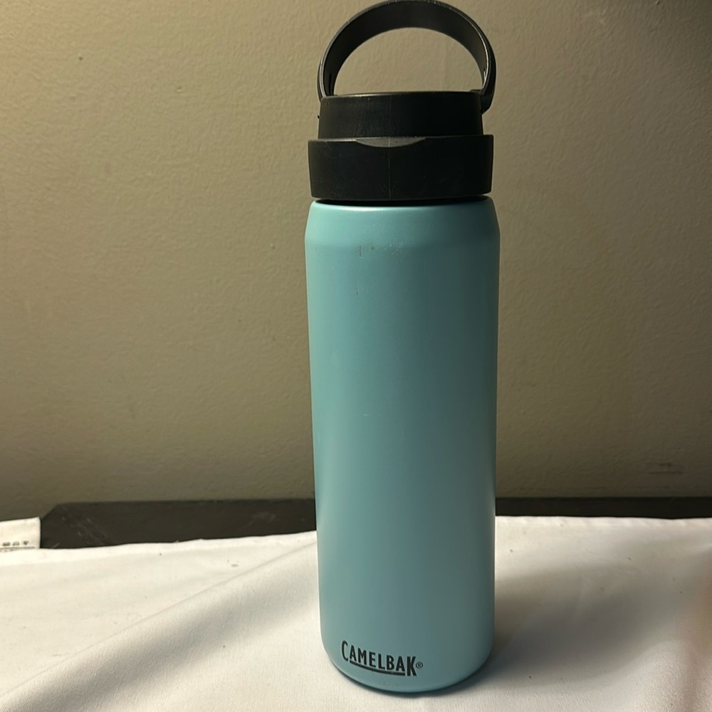 CAMELBACK 25 oz water bottle